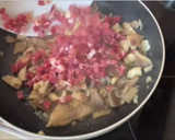 Foto del paso 3 de la receta: Tiras de calabacín con jamón y setas al ajillo