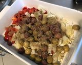 Une image de l'étape 4 de Côtes de porc à la moutarde,herbes de Provence,oignon, poivron rouge et olives marinées.