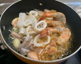 รูปขั้นตอนการทำที่ 3 ของ กุ้งกับหมึกผัดไข่เค็ม(ไข่ดองเองข้ามคืน)