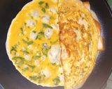 Foto langkah ke 4 dari resep OMROT Kesiangan (Omelette Roti).