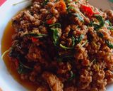 รูปขั้นตอนการทำที่ 3 ของ กะเพราหมูสับไข่ดาว แคร์หมูชวนหิว ติดตามได้ที่ยูทูป แคร์จันตนา 🤍