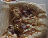Foto langkah ke 8 dari resep Pizza homemade dengan stuff crust keju.