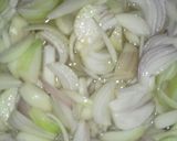 A picture of step 4 of Mujaddara Makhbousa (Bisara).