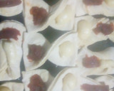 Foto del paso 4 de la receta: Facturas con dulce de membrillo, pastelera y dulce de leche