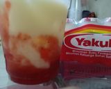 Foto langkah ke 3 dari resep Strawberry Yakult 3 bahan.