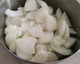 Tejfölös hagymaleves recept fázis 1 fotója
