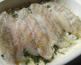Foto del paso 2 de la receta: Pescado blanco a la nata y finas hierbas