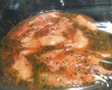 Foto del paso 4 de la receta: Pollo con salsa de achiote, puré de papa con zanahoria y repollo