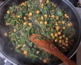 A picture of step 3 of Spinach with Chickpeas.
