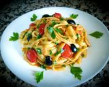 A picture of step 4 of Tagliatelle with tomato sauce and marinated cherry tomatoes.