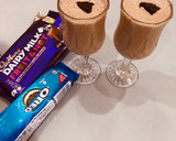 A picture of step 3 of Oreo and Banana Shake.