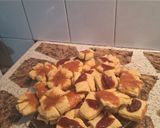 Foto del paso 13 de la receta: Bizcochitos Domingueros Salados de Polenta Rellenos con Dulce de Leche y Dulce de Guayabada