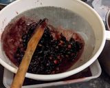 A picture of step 4 of Sloe syrup.