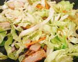 Hình bước làm 3 của món Chả cá xào bắp cải và cà rốt