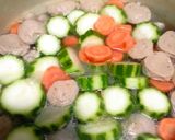 Foto langkah ke 2 dari resep Sup Oyong Ayam Bakso.