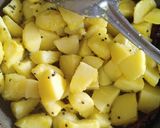 A picture of step 4 of Aaloo posto.