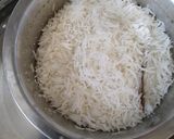 A picture of step 1 of Hariyali pulav.
