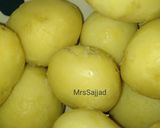 A picture of step 3 of Aloo ke prathay.