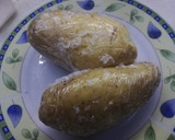 Foto del paso 2 de la receta: Papas asadas rellenas de carne picada y roquefort🥔🧀