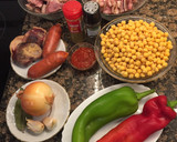 Foto del paso 1 de la receta: Garbanzos guisados con oreja y morro