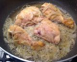 Foto del passaggio 4 della ricetta Cosce e sovracosce di pollo alla birra, e patate