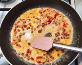 Masni tészta (farfalle) carbonara mártással recept fázis 4 fotója