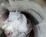 A picture of step 2 of Dragon fruit Shake.