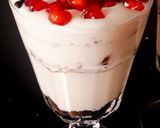 A picture of step 4 of Pomegranate and Walnut Parfait With Greek Yoghurt.