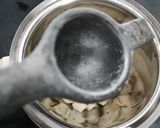 A picture of step 2 of Indian pear juice.