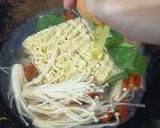 Foto langkah ke 2 dari resep Mie Instan (Mix Sayur + Enoki).