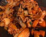 รูปขั้นตอนการทำที่ 4 ของ หมูผัดซอสโคชูจัง