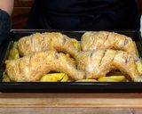Foto del paso 7 de la receta: Pollo asado al estilo turco con patatas y cebolla