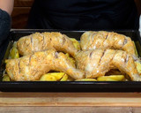 Foto del paso 7 de la receta: Pollo asado al estilo turco con patatas y cebolla