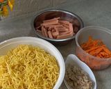 Foto langkah ke 1 dari resep Lumpia Isi Mie, Sosis dan Wortel.