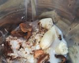 A picture of step 2 of Oats, Banana and Coconut Smoothie vegan.