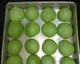 Foto langkah ke 3 dari resep Roti Sobek Pandan.