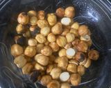 A picture of step 1 of Roasted Chickpea and Dried Coconut Chutney.