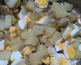 Foto del paso 1 de la receta: Ensalada rústica de papá (con piel) y huevo