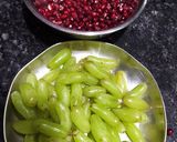 A picture of step 1 of Green grapes and pomegranate juice.