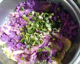 Foto langkah ke 3 dari resep Perkedel kentang ubi ungu.
