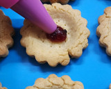 Foto del paso 7 de la receta: 😍Galletitas de mantequilla de maní con jalea de frambuesa - Peanut butter & jelly cookies😍