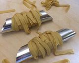 Foto del passaggio 5 della ricetta Cannoli di tagliatelle con crema
