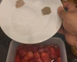 A picture of step 2 of Strawberries Juice.