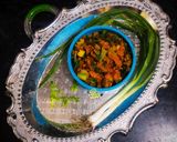 कांद्याची पात पिठ पेरून (kandyachi pat pith perun recipe in marathi) रेसिपी स्टेप 1 फोटो 