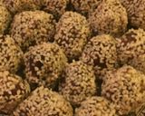 صورة لخطوة 3 من وصفة كرات التمر والمكسرات