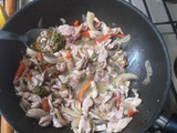 Tiritas de pata y muslo al wok