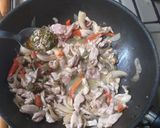 Foto del paso 3 de la receta: Tiritas de pata y muslo al wok