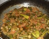 A picture of step 3 of Bhindi Masala.