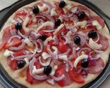 Tonhalas es szalámis pizza recept fázis 7 fotója