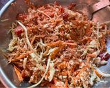 Foto del paso 2 de la receta: Ensalada de repollo, zanahoria y ricota